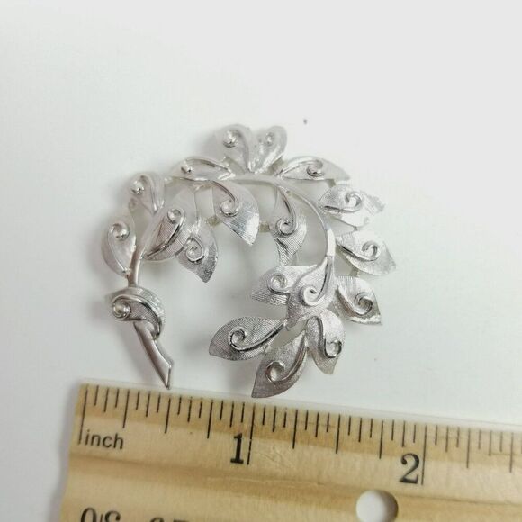 Vintage Crown Trifari Silver Tone Leaf Feather Shape Brooch Lapel Pin, Signed - Picture 5 of 7